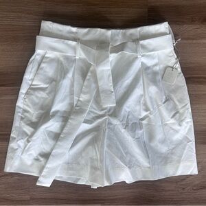 NEW NWT ELEVENTY Women’s High-Waisted Belted Shorts White Pleated Size 6